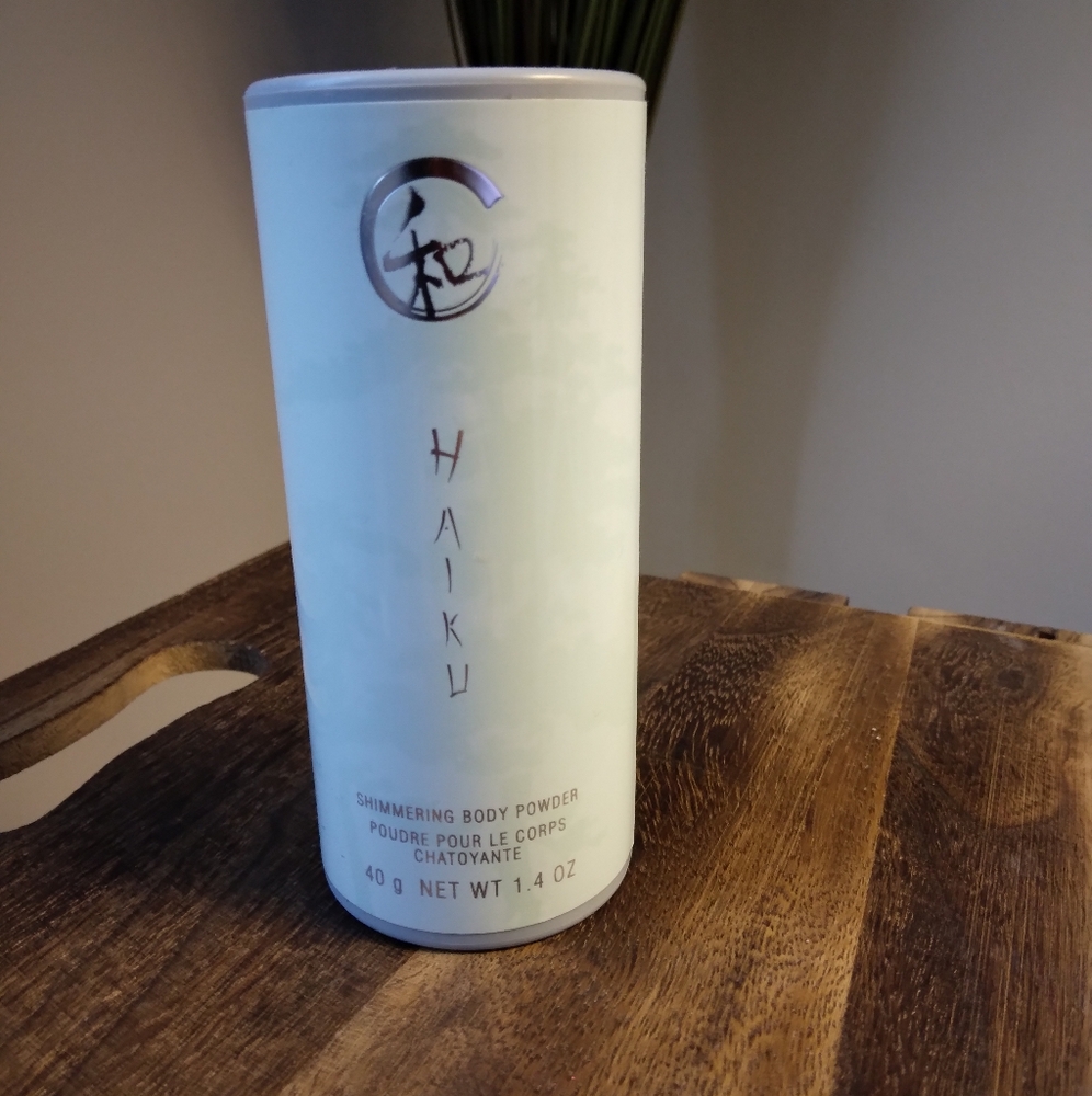 Avon HIAKU Shimmering Body Powder New